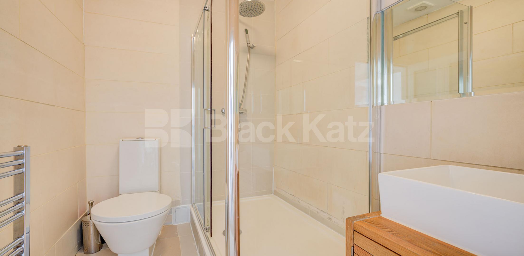 Wonderful spacious split level three bed within a period house in Camden. Camden Street, Camden